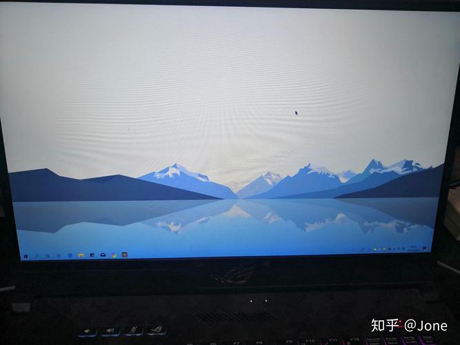 为什么很多人电脑桌面上软件图标寥寥无几甚至空空荡荡请问怎么做到的